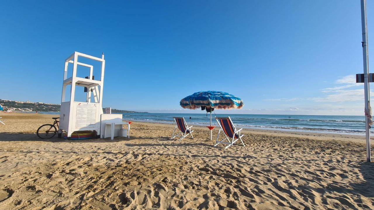 Hotel Lido Vasto Esterno foto
